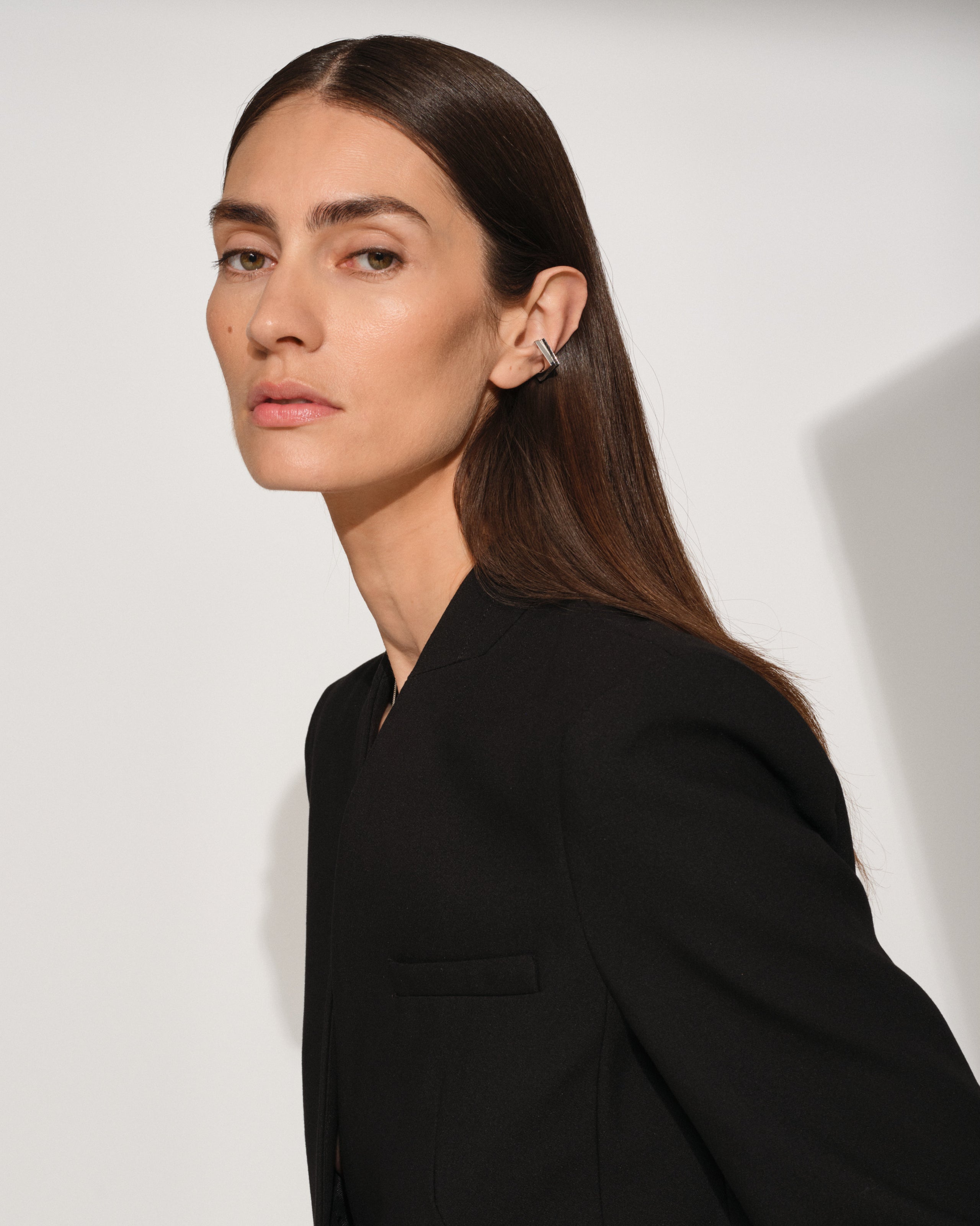 Step Ear Cuff Black Spinel