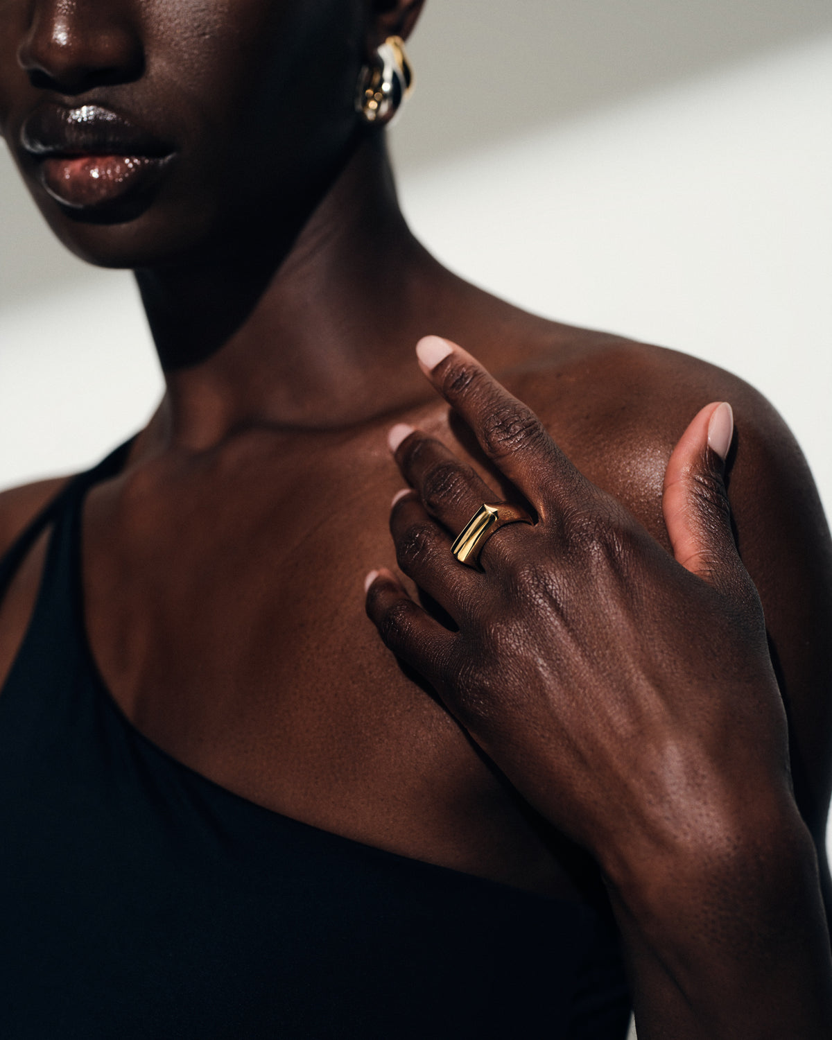 Crest Ring Gold