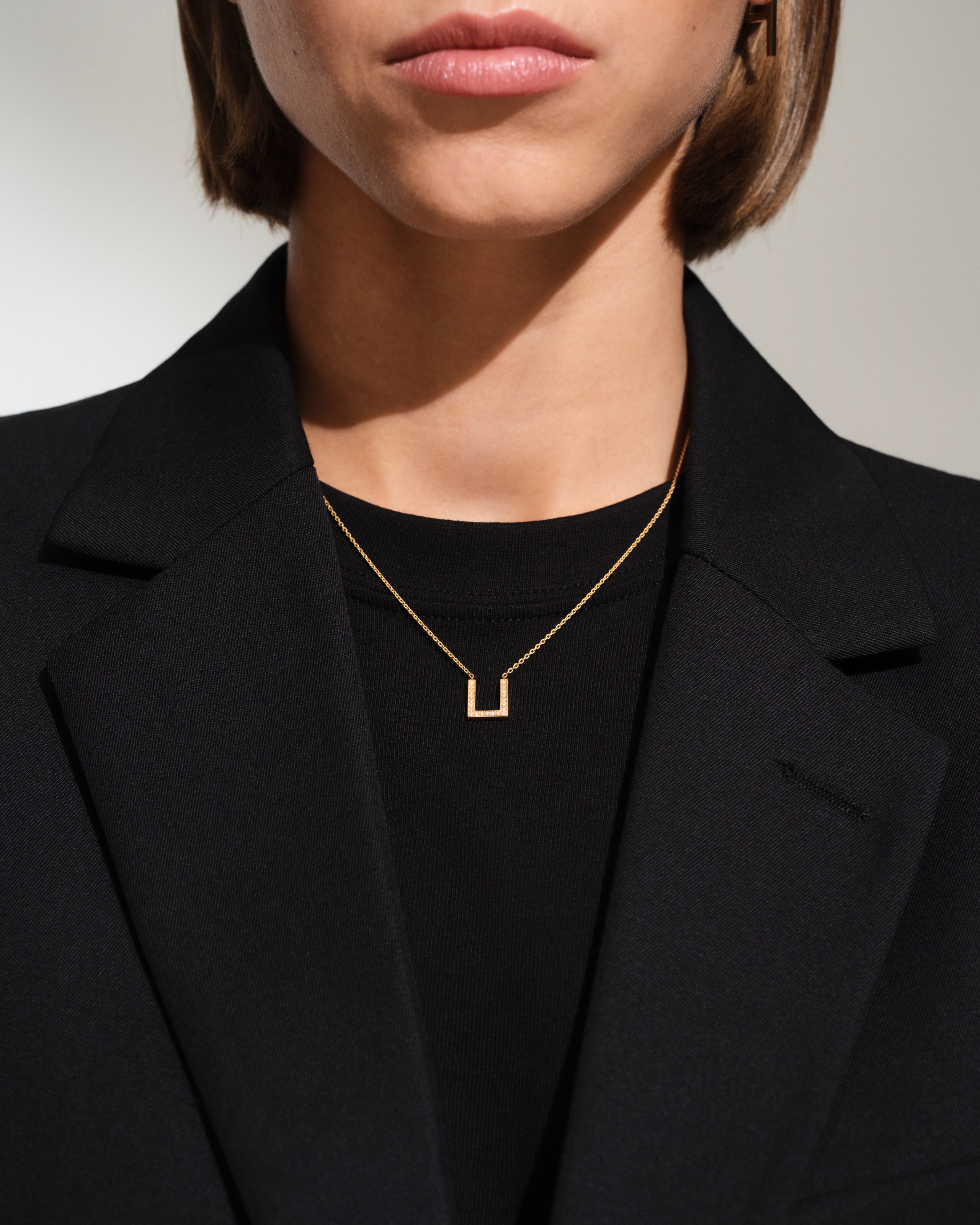 Sleek Pendant Gold Brilliant
