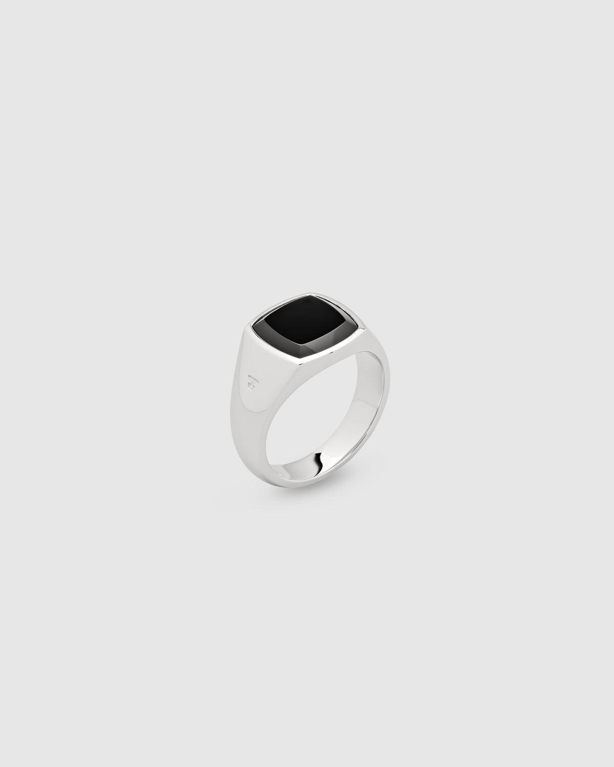 Tom Wood Kay Ring Polished Black Onyx 925 Sterling Silver Signet Ring