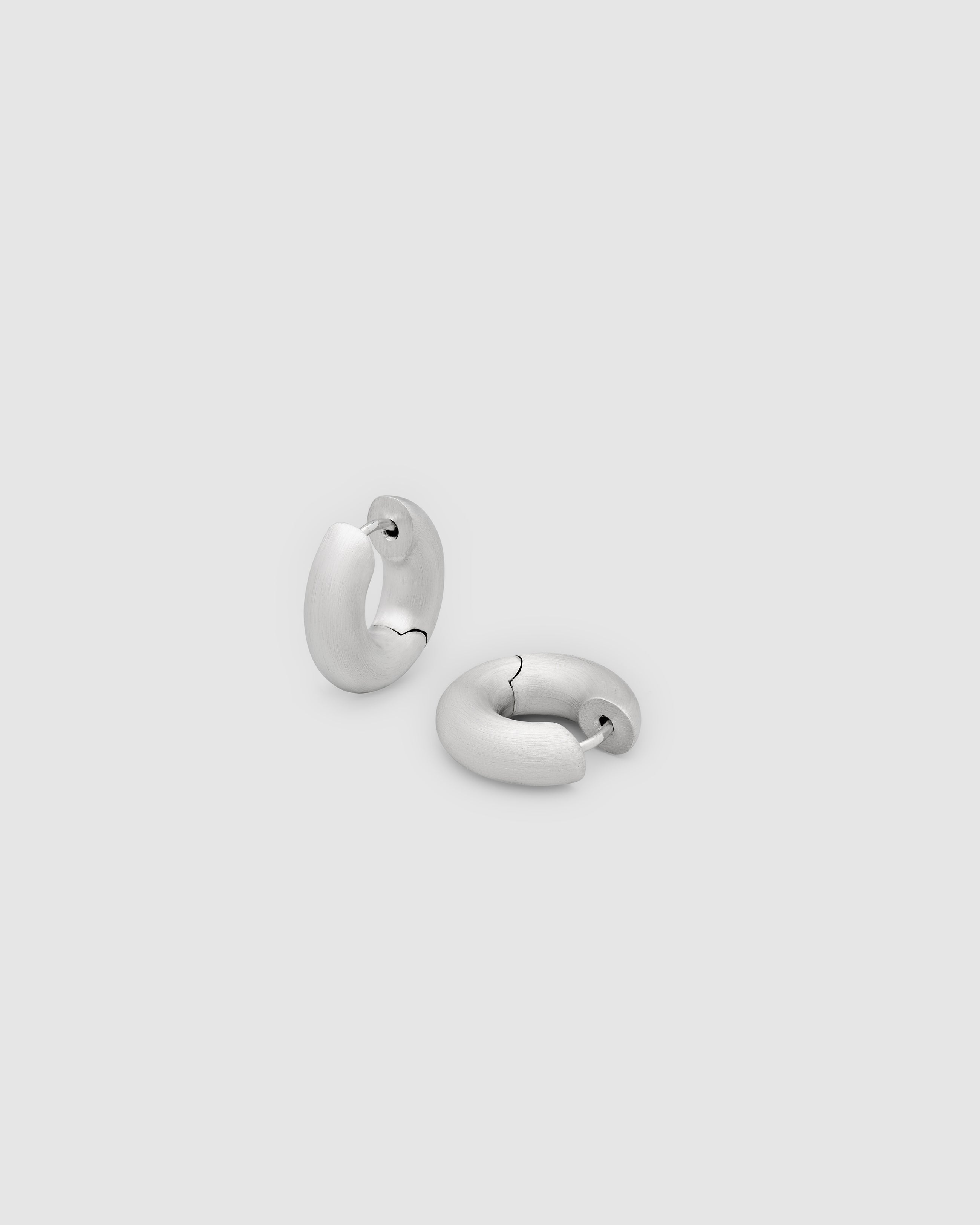 Chunky Hoops Satin Small – Tom Wood