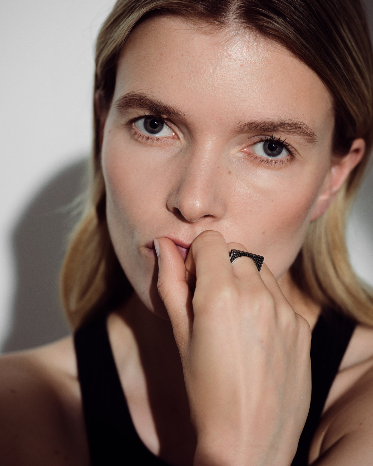 Sleek Ring Full Black Spinel