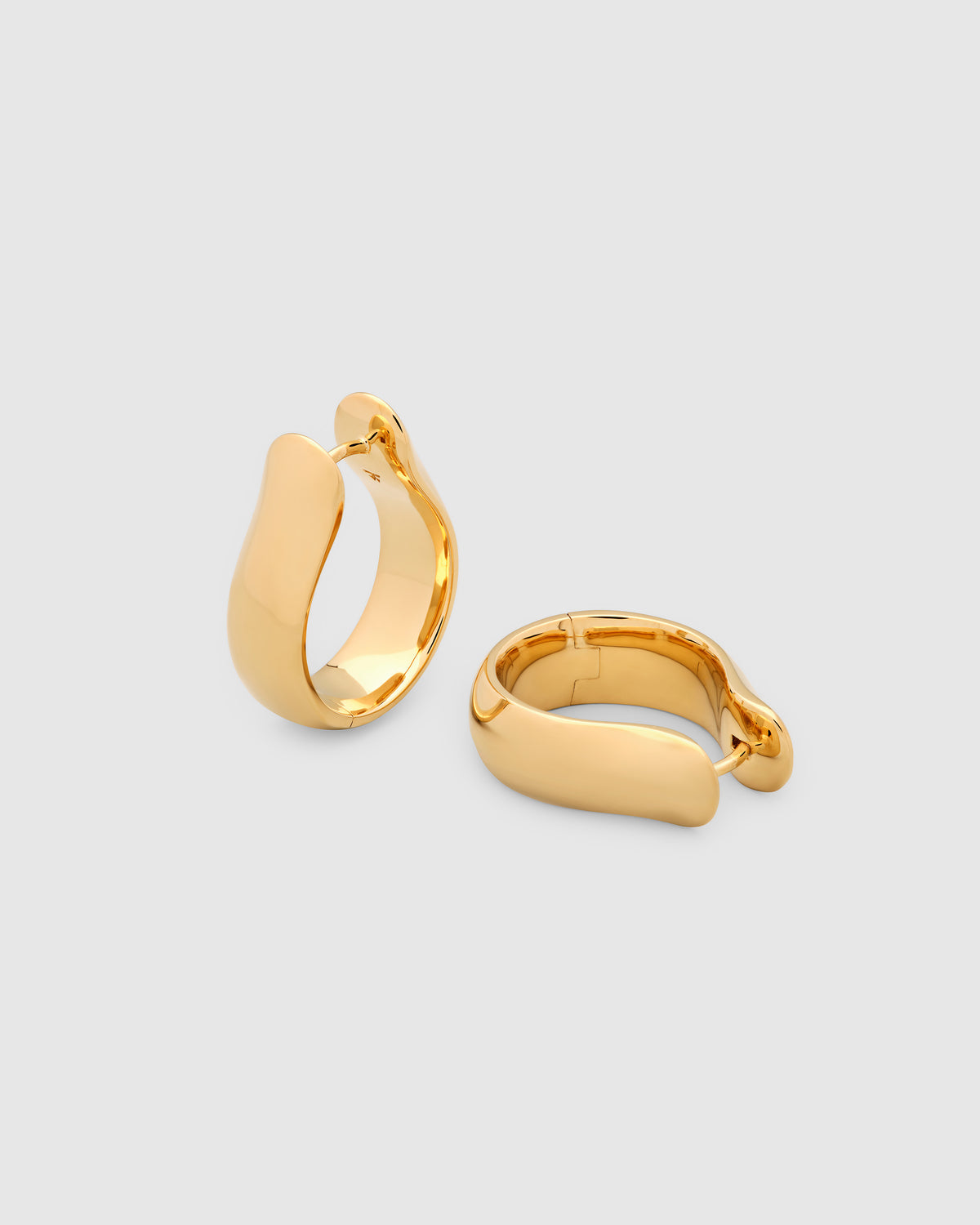 Oyster Hoops Large Gold 