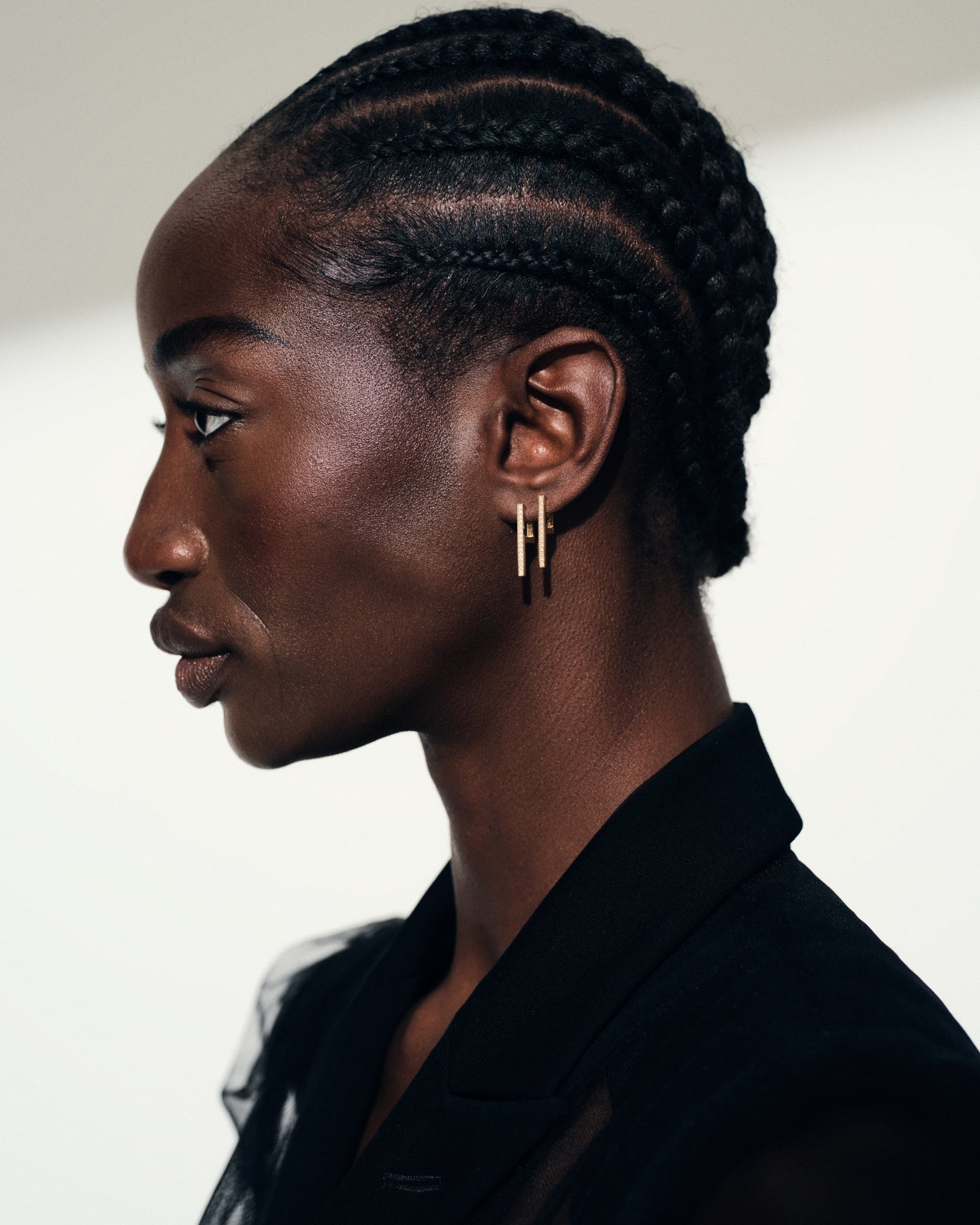 Sleek Ear Bar Gold Brilliant