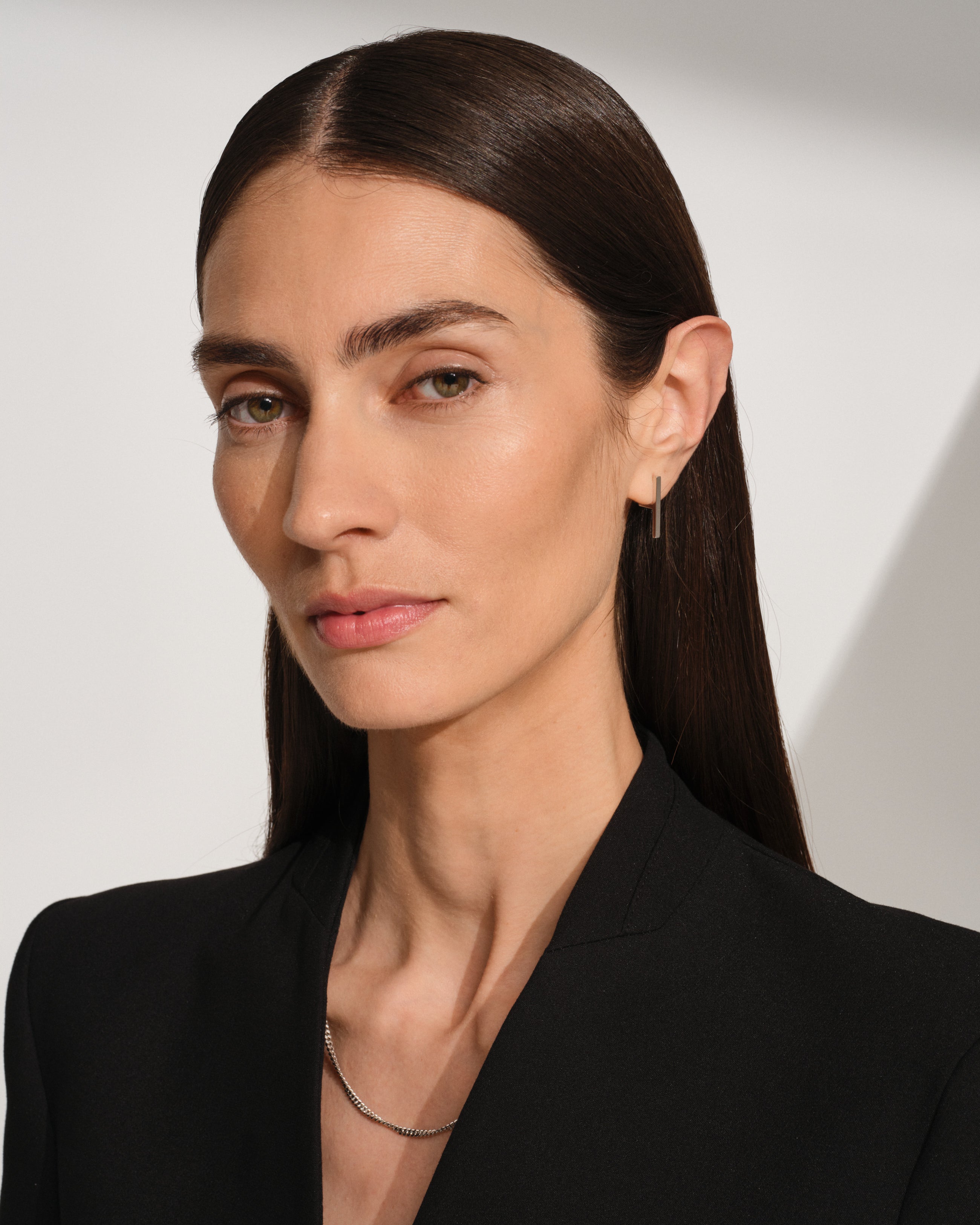 アクセサリー Tom wood Sleek Ear Chain 64 mm Sleek Ear Bar – Tom Wood