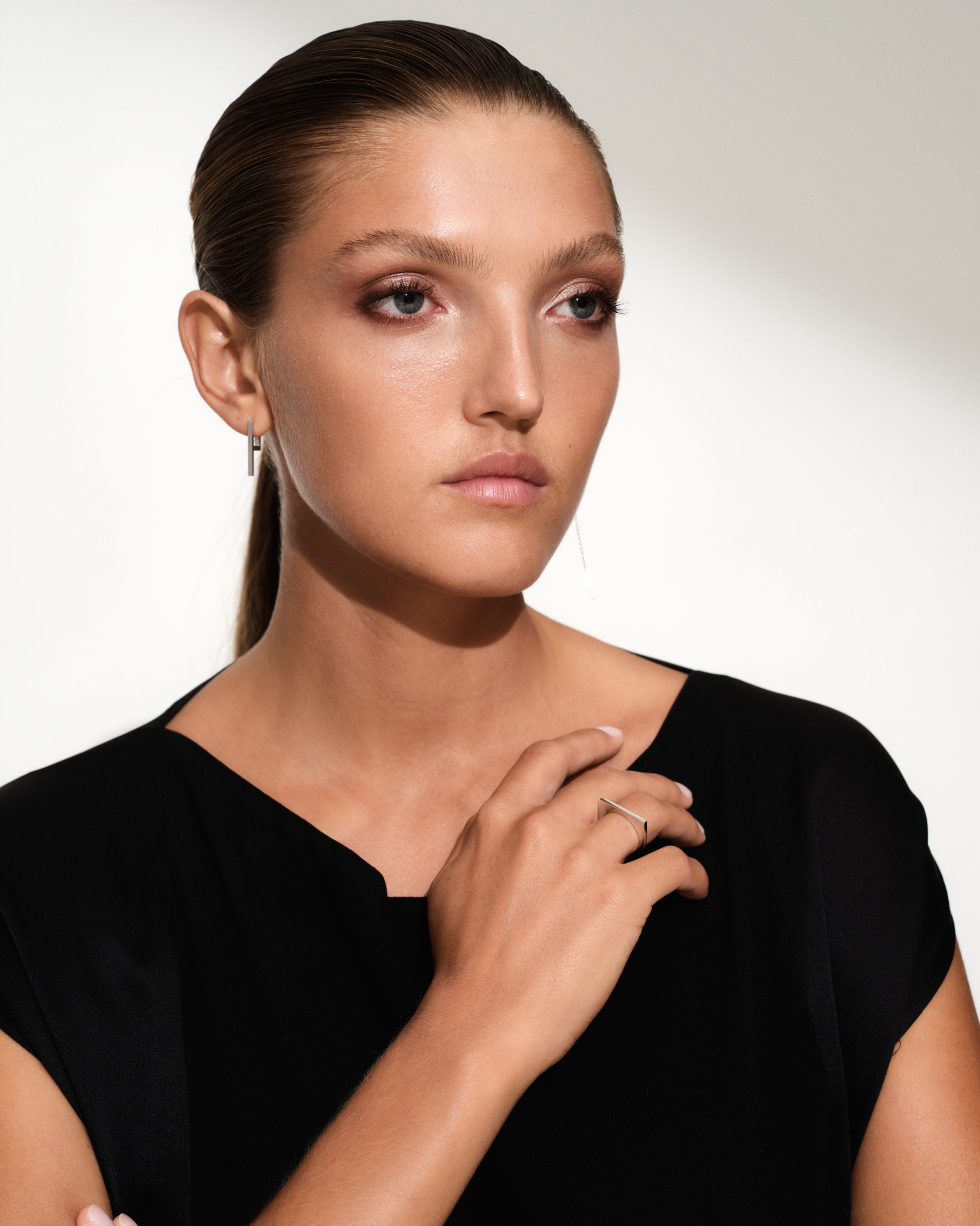 Sleek Ear Bar