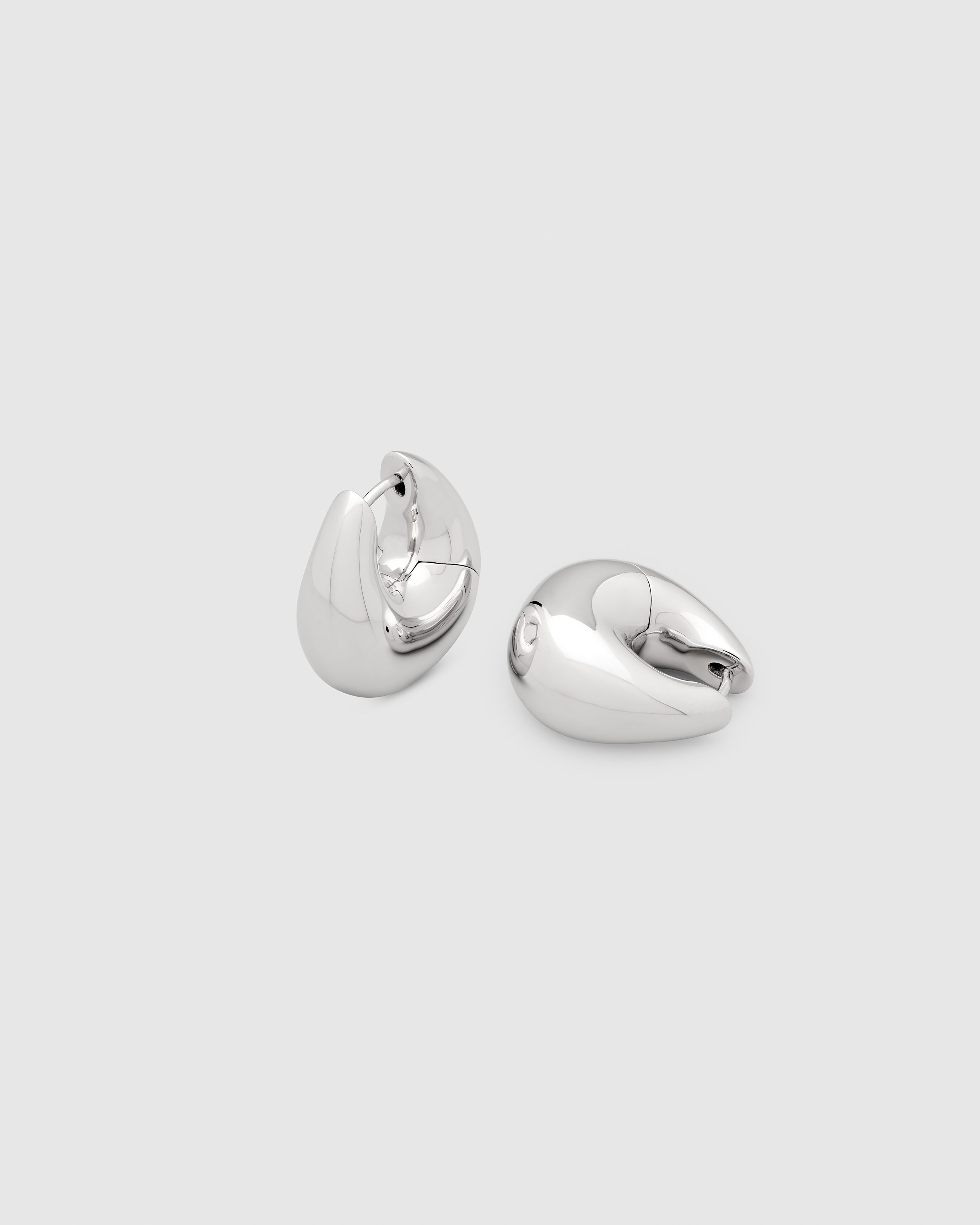 Tom Wood ピアス bao hoop midium Bao Hoops Medium – Tom Wood