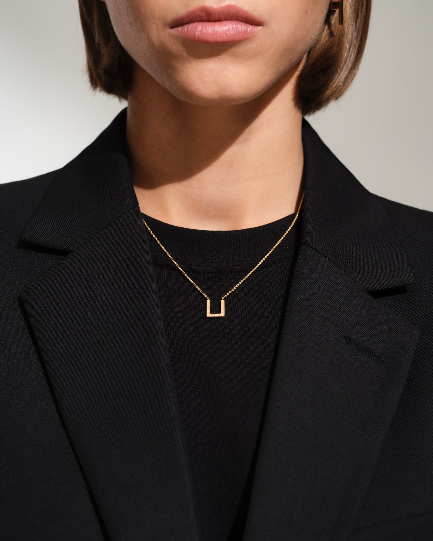 Sleek Pendant Gold Brilliant
