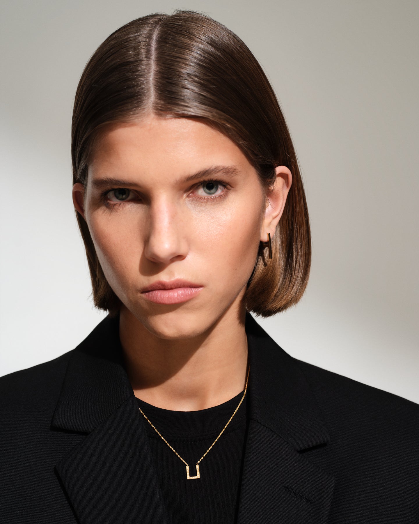 Sleek Pendant Gold Brilliant