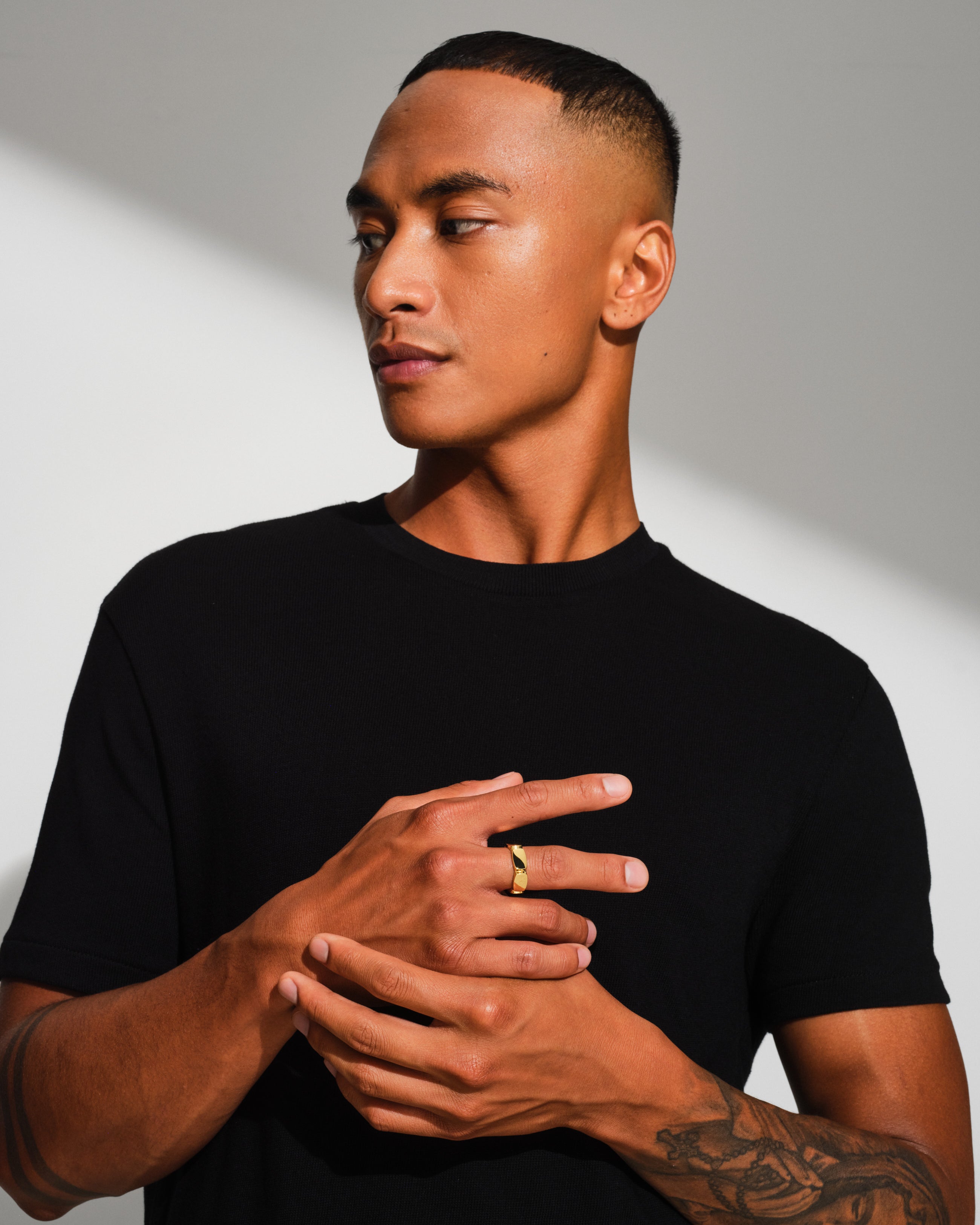 Umi Band Ring Medium Gold – Tom Wood