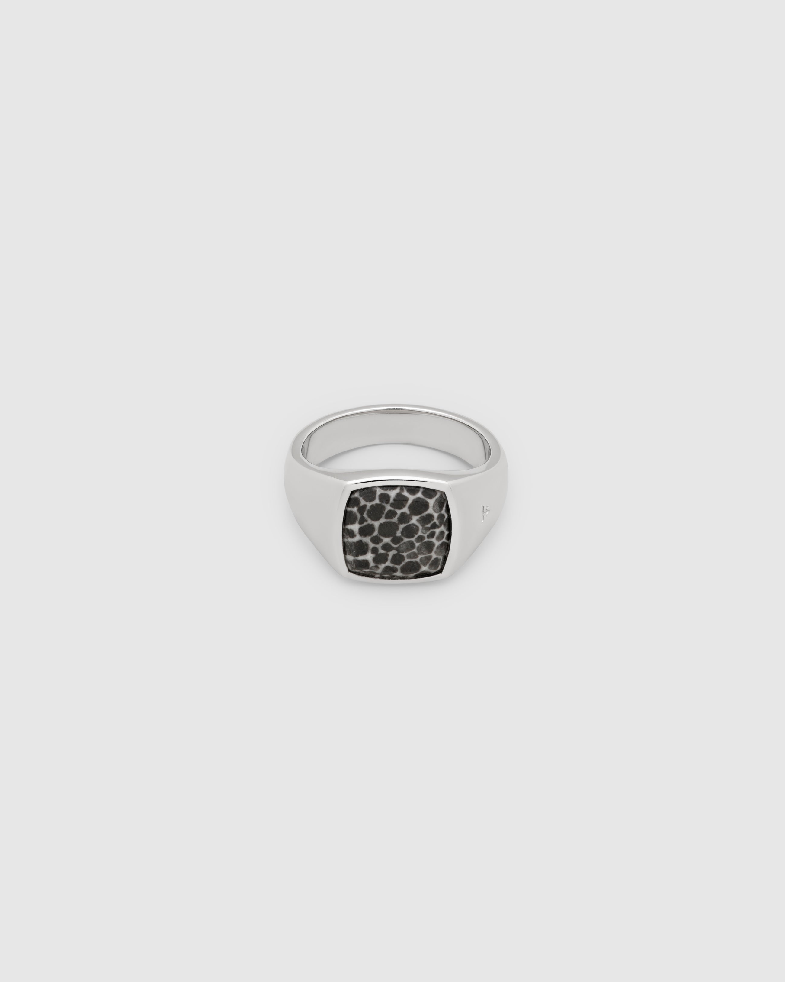 Kay Ring Polished Onyx – Tom Wood