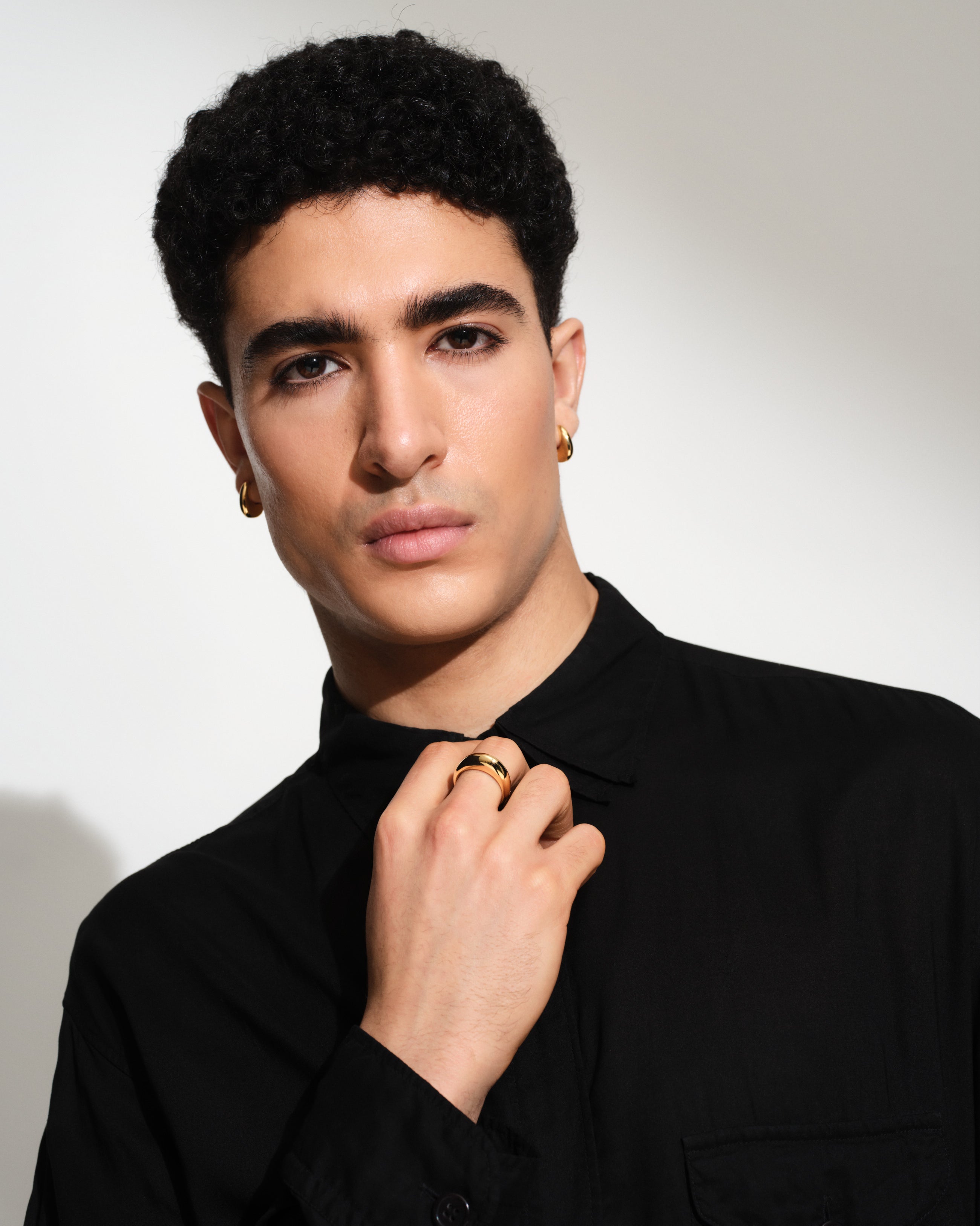 Pebble Hoops Small Gold – Tom Wood