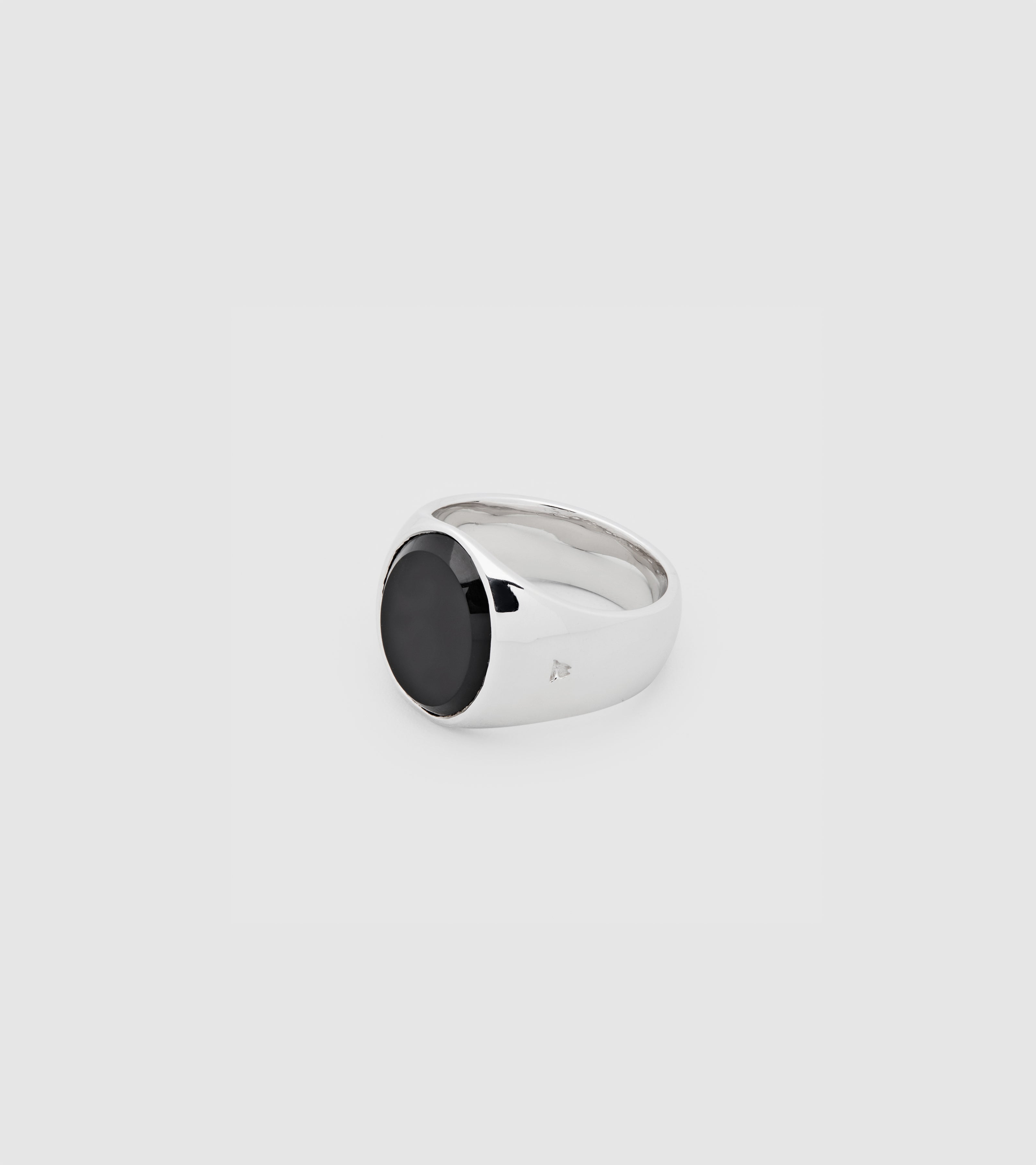 Oval Polished Black Onyx – Tom Wood